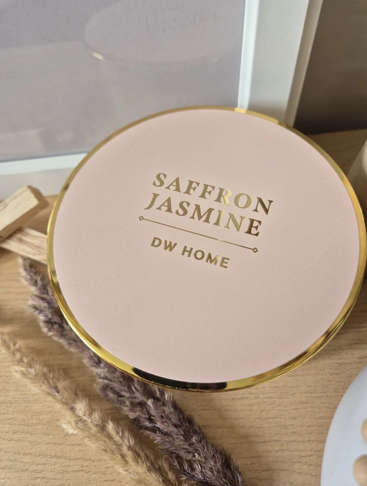 DW HOME Saffron Jasmine - Świeca wanilia, brzoskwinia, kokos, guawa 380g
