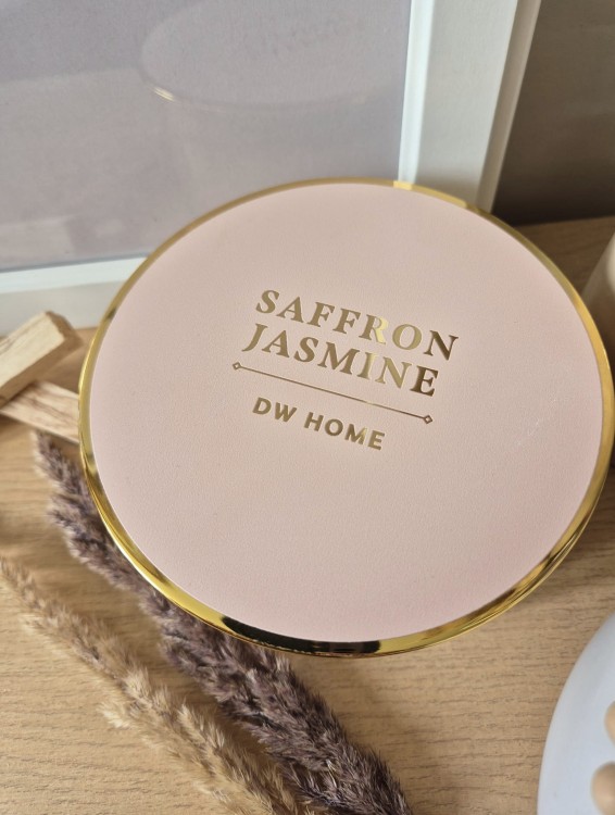 DW HOME Saffron Jasmine - Świeca wanilia, brzoskwinia, kokos, guawa 380g