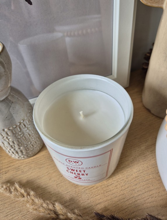 DW HOME Sweet Cherry - Świeca czereśnia i soczyste owoce 255g