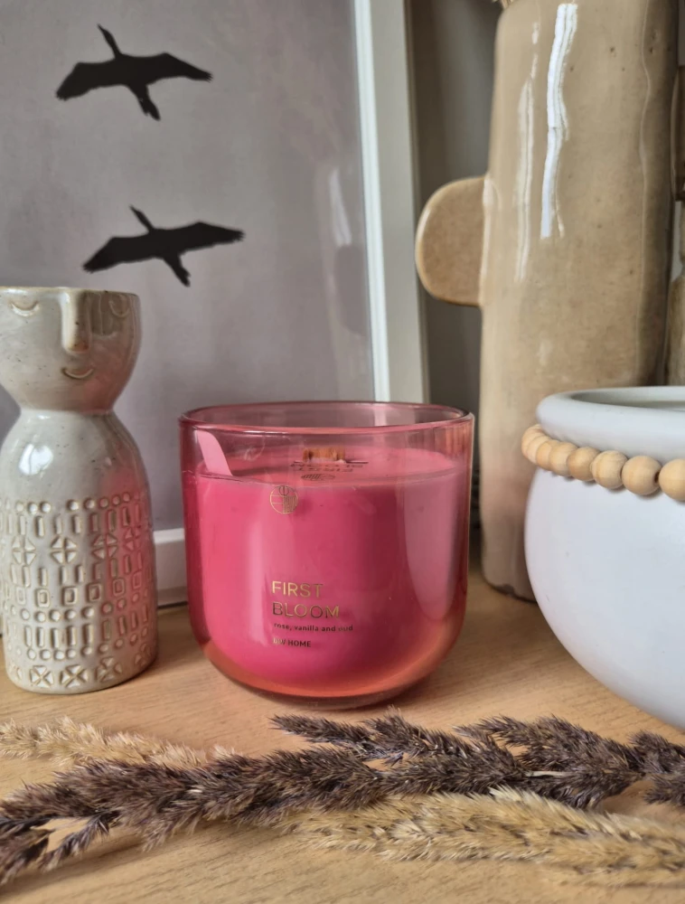 DW HOME First Blossom - Róża, wanilia i oud 394g | Drewniany knot