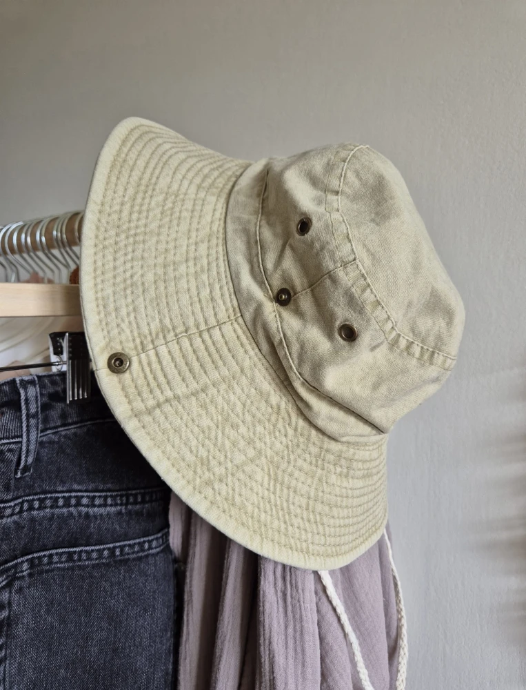 SAFARI Bawełniany kapelusz z sznurkiem kolor beżowy 56-58cm | Kapelusz Bucket hat damski - męski w góry, outdoorowy, na kajaki