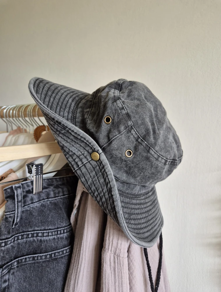 SAFARI Bawełniany kapelusz z sznurkiem kolor szary 56-58cm | Kapelusz Bucket hat damski - męski w góry, outdoorowy, na kajaki