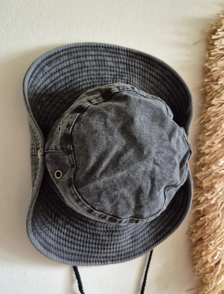 SAFARI Bawełniany kapelusz z sznurkiem kolor szary | Bucket hat damski / męski z szerokim rondem | Kapelusz w góry, outdoorowy