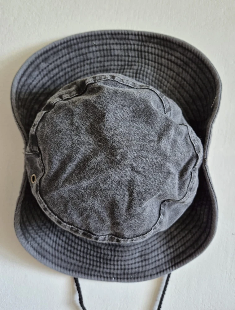 SAFARI Bawełniany kapelusz z sznurkiem kolor szary 56-58cm | Kapelusz Bucket hat damski - męski w góry, outdoorowy, na kajaki