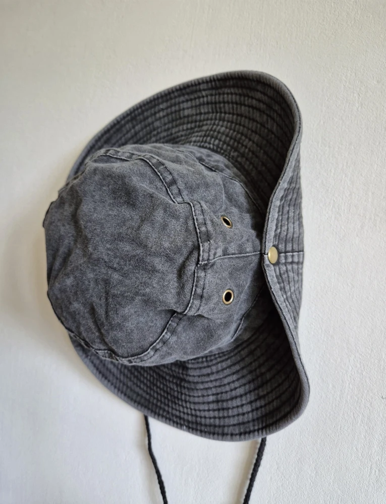 SAFARI Bawełniany kapelusz z sznurkiem kolor szary 56-58cm | Kapelusz Bucket hat damski - męski w góry, outdoorowy, na kajaki