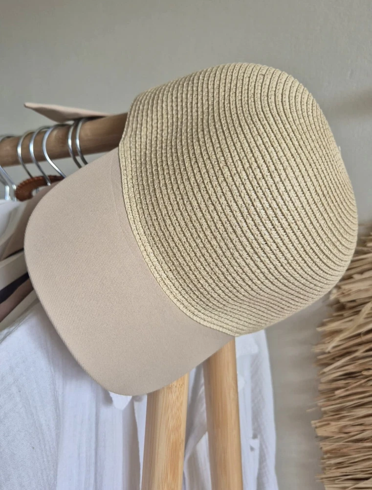 MIKA Pleciona beżowa czapka z daszkiem i kokardą | Damska boho bejsbolówka na lato | Obwód 54-58cm