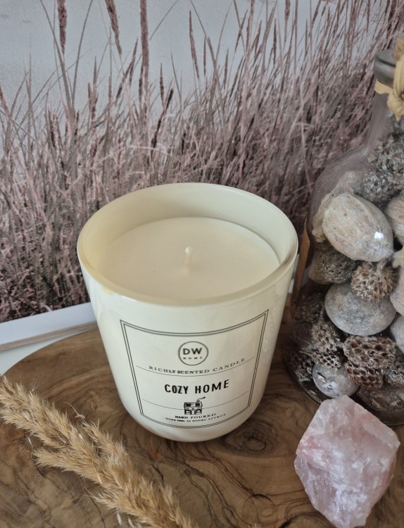 DW HOME Cozy Home - Świeca jesienna białe piżmo, bursztyn, cynamon, kakao 249g