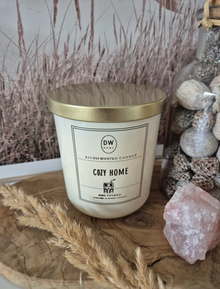 DW HOME Cozy Home - Świeca jesienna białe piżmo, bursztyn, cynamon, kakao 249g