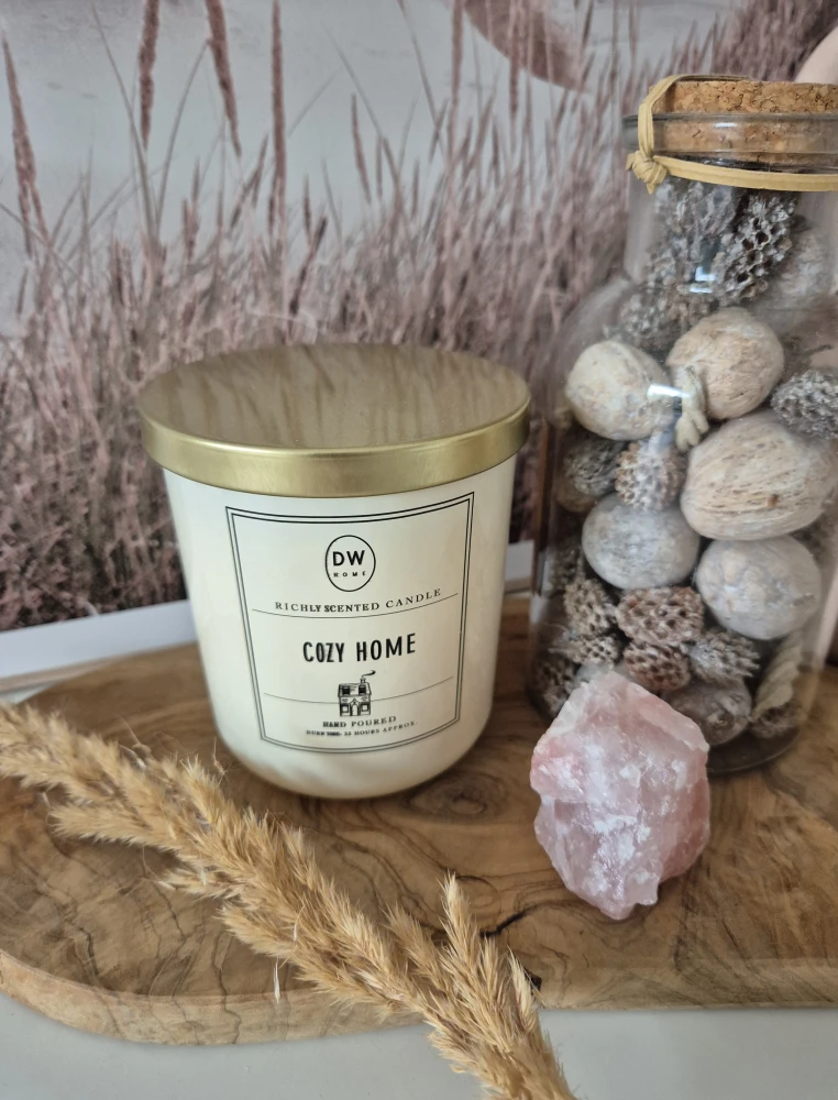 DW HOME Cozy Home - Świeca jesienna białe piżmo, bursztyn, cynamon, kakao 249g