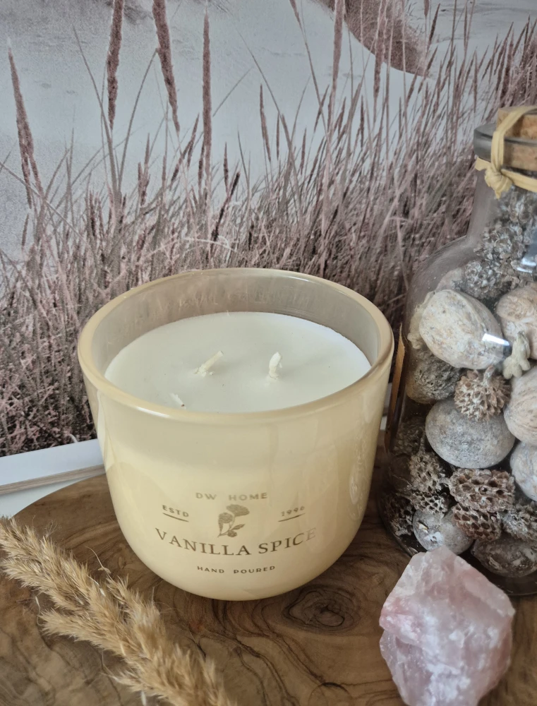 DW HOME Vanilla Spice - Świeca jesienna Wanilia i przyprawy korzenne 394g