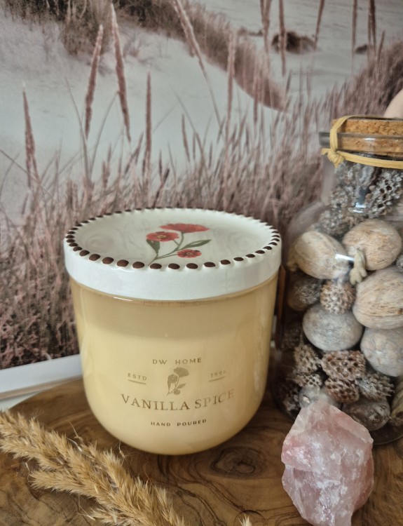DW HOME Vanilla Spice - Świeca jesienna Wanilia i przyprawy korzenne 394g