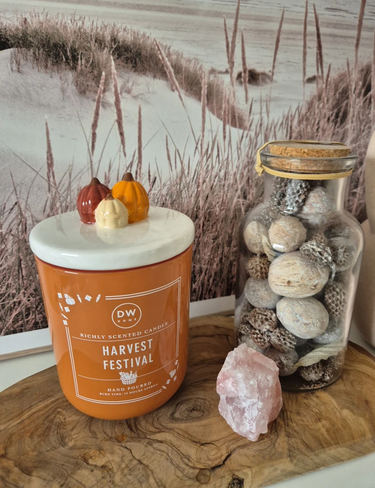 DW HOME Harvest Festival - Świeca jesienna paczula, jabłko i szyszki 323g