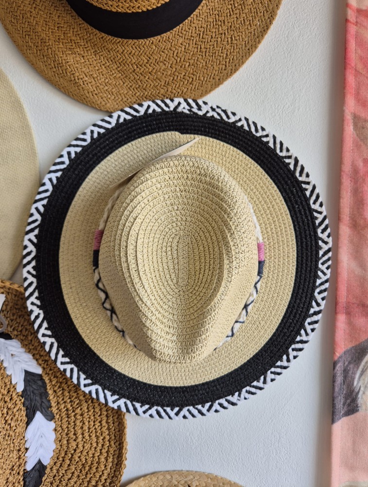 Fedora Etno -Damski kapelusz na lato/ Jasny beż z motywem etno czarno-biały 100% papier