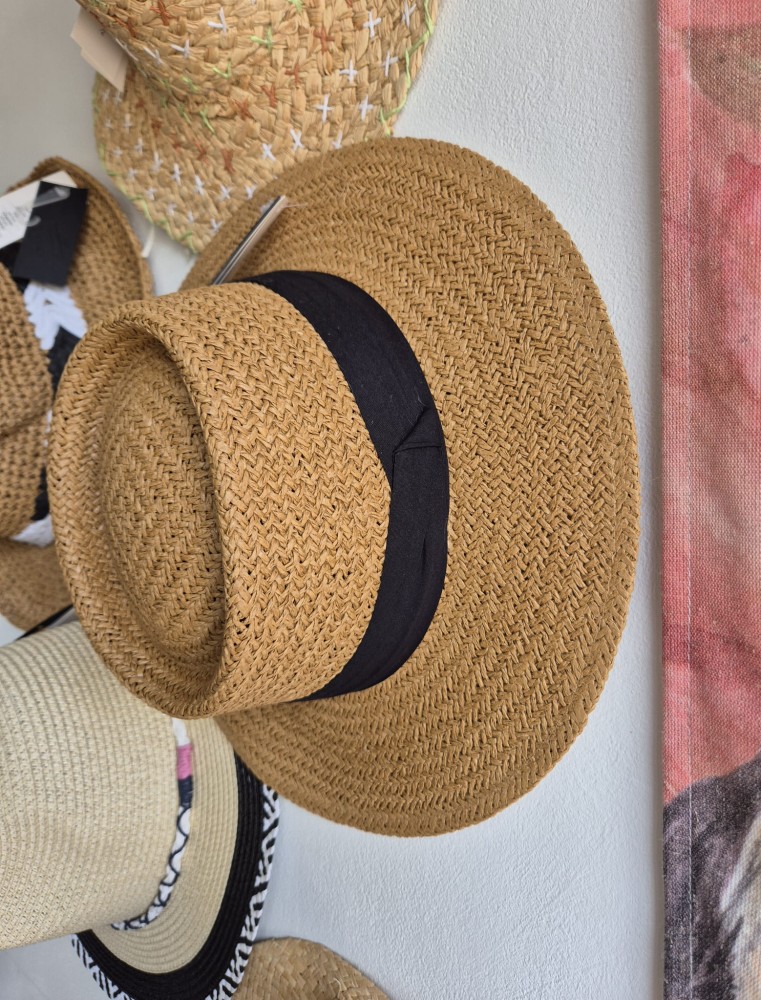 Boater Mono - Damski kapelusz na lato/Kolor brązowy z ozdobną czarną tasiemką 100% papier