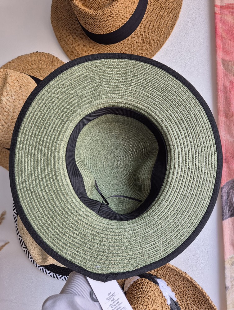 Boater Indy - Damski kapelusz na lato/Kolor zielony z geometryczną wstawką 100% włókno celulozowe