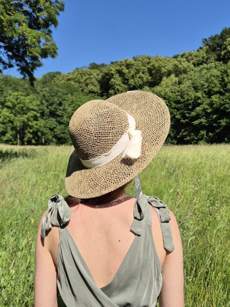 Summer Whisper - Damski kapelusz na lato z wiązaniem pod brodą/Kolor naturalny 100% trawa