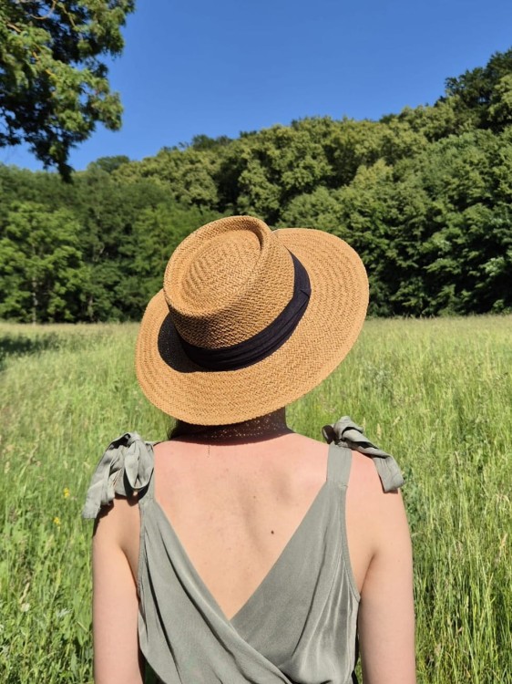 Boater Mono - Damski kapelusz na lato/Kolor brązowy z ozdobną czarną tasiemką 100% papier