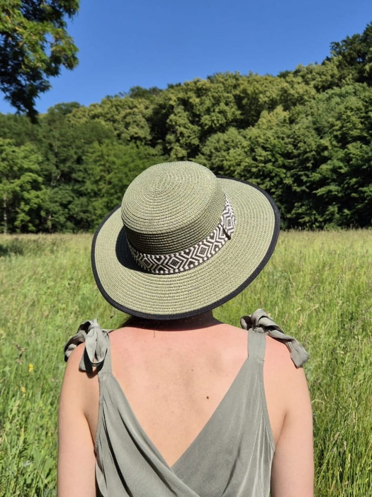 Boater Indy - Damski kapelusz na lato/Kolor zielony z geometryczną wstawką 100% włókno celulozowe