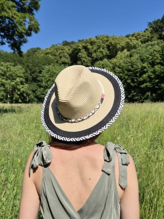 Fedora Etno -Damski kapelusz na lato/ Jasny beż z motywem etno czarno-biały 100% papier