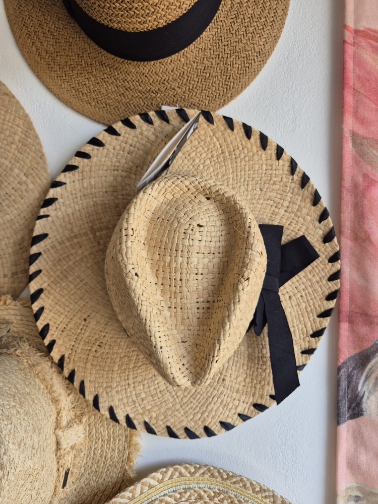 Arizona - Damski kapelusz na lato z czarną kokardą/ Kolor beżowy 100% trawa