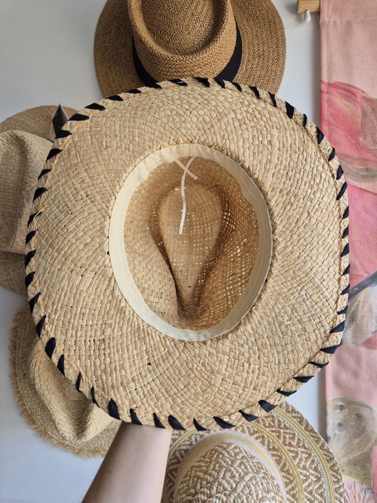 Arizona - Damski kapelusz na lato z czarną kokardą/ Kolor beżowy 100% trawa