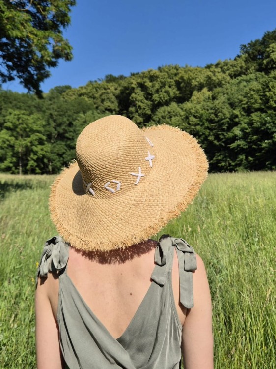 MALIA Kapelusz z szerokim rondem z naturalnej trawy | Letni damski kapelusz boho na plażę | Regulowany obwód 55-59cm