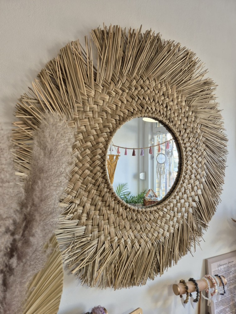 Luma Solare - Duże dekoracyjne boho lustro wiszące z trawy morskiej do salonu 80cm