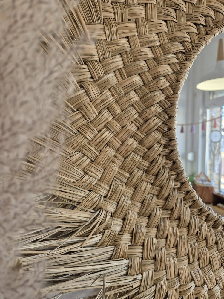 Luma Solare - Duże dekoracyjne boho lustro wiszące z trawy morskiej do salonu 80cm