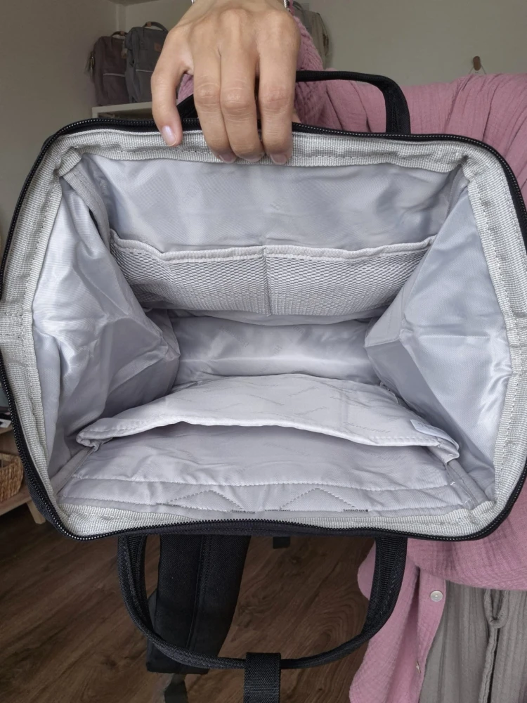 Wodoodporny plecak miejski unisex z uchwytem na walizkę - na podróż, do pracy, na wycieczkę, na uczelnię i do szkoły/ Kolor czarny