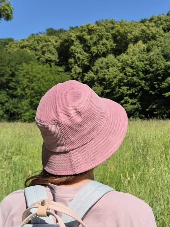 Sztruksowy bucket hat - Damski kapelusz na jesień w kolorze różowym