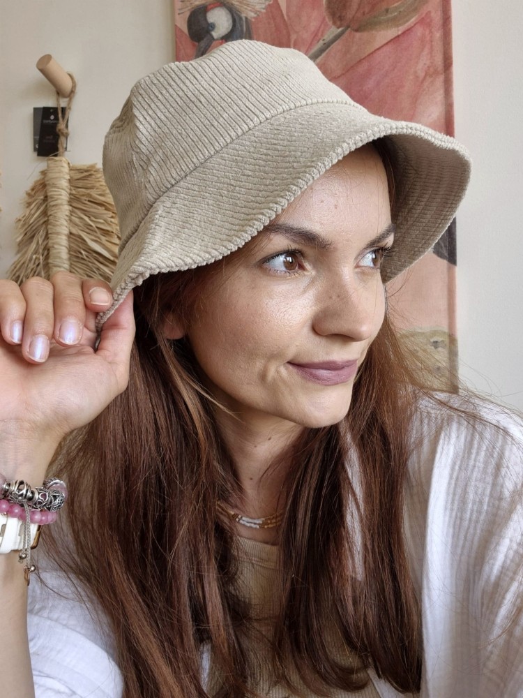 Sztruksowy bucket hat - Damski kapelusz na jesień w kolorze beżowym