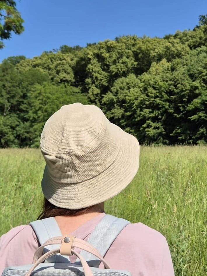 Sztruksowy bucket hat - Damski kapelusz na jesień w kolorze beżowym