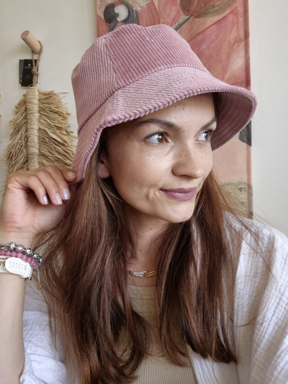 Sztruksowy bucket hat - Damski kapelusz na jesień w kolorze różowym