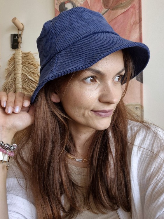 Sztruksowy bucket hat - Damski kapelusz na jesień w kolorze granatowym