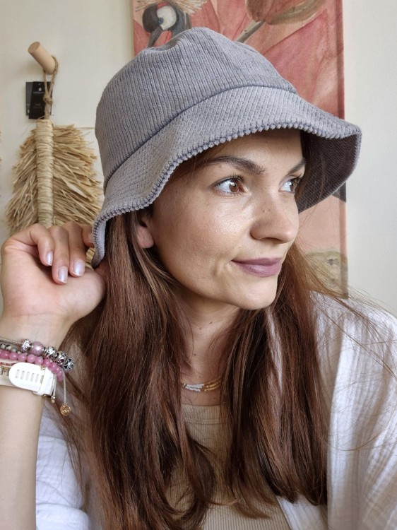 Sztruksowy bucket hat - Damski kapelusz na jesień w kolorze szarym