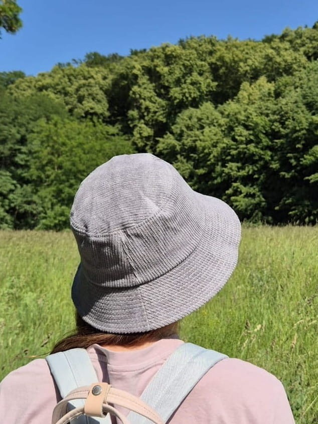 Sztruksowy bucket hat - Damski kapelusz na jesień w kolorze szarym