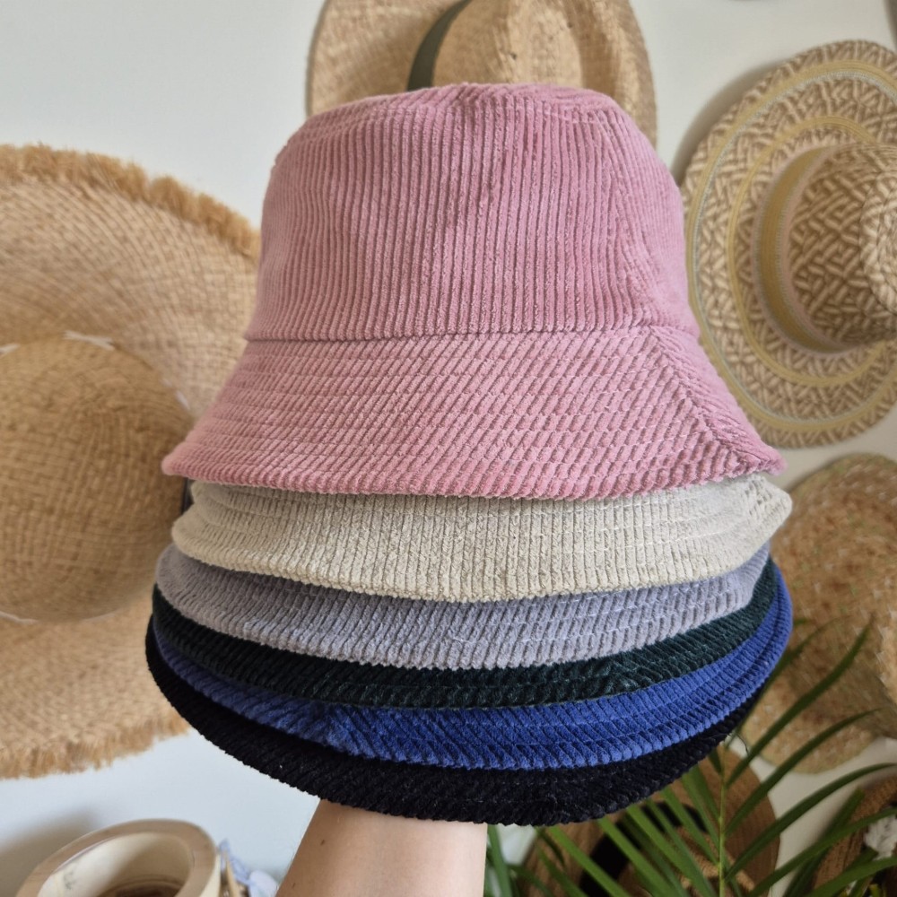 Sztruksowy bucket hat - Damski kapelusz na jesień w kolorze butelkowej zieleni