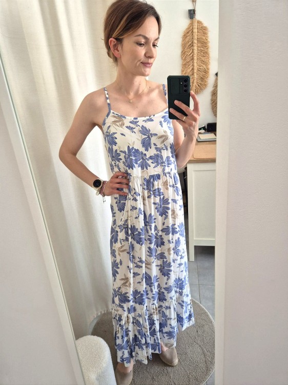 Wiskozowa Sukienka na Ramiączkach w Kwiaty – Biało - Niebieska Midi