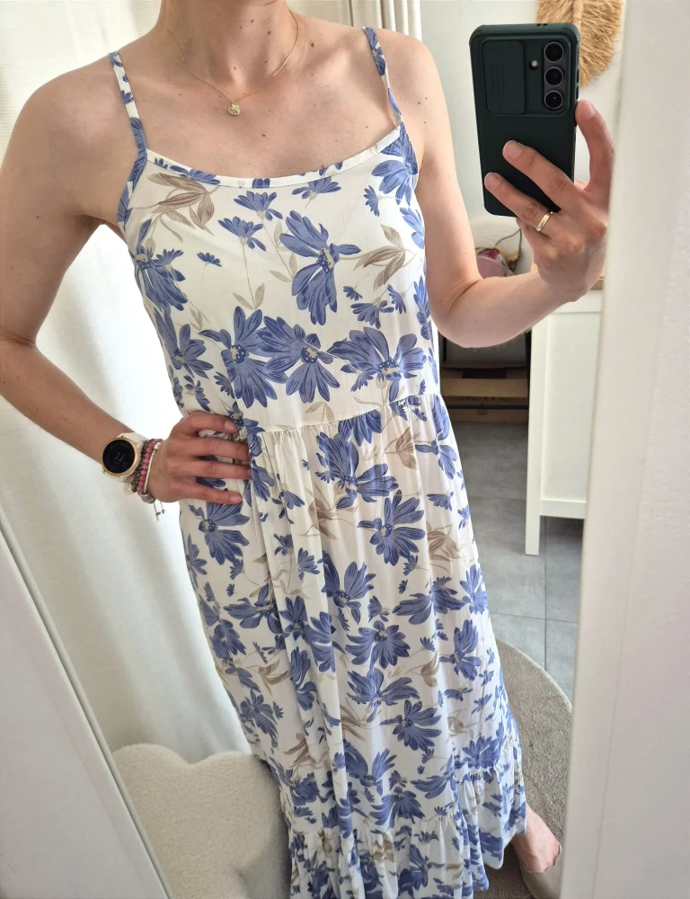 Wiskozowa Sukienka na Ramiączkach w Kwiaty – Biało - Niebieska Midi