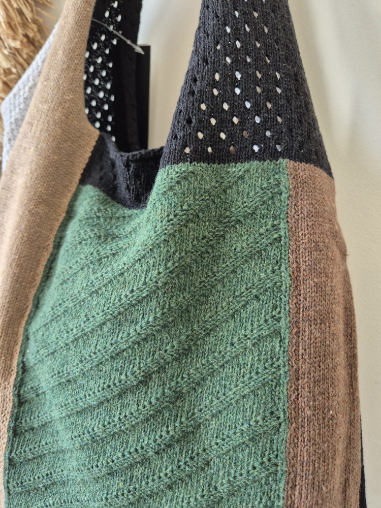 Dzianinowa torebka worek patchworkowa – idealna na jesień/ Kolor: czarny, brązowy, zielony