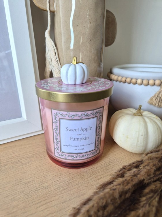 DW HOME Sweet Apple and Pumpkin - Świeca jesienna dynia, jabłko i cynamon 249g