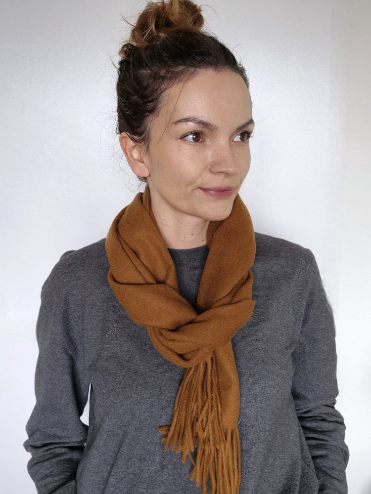 Szalik wełniany z frędzlami kolor brązowy - 100% wełna