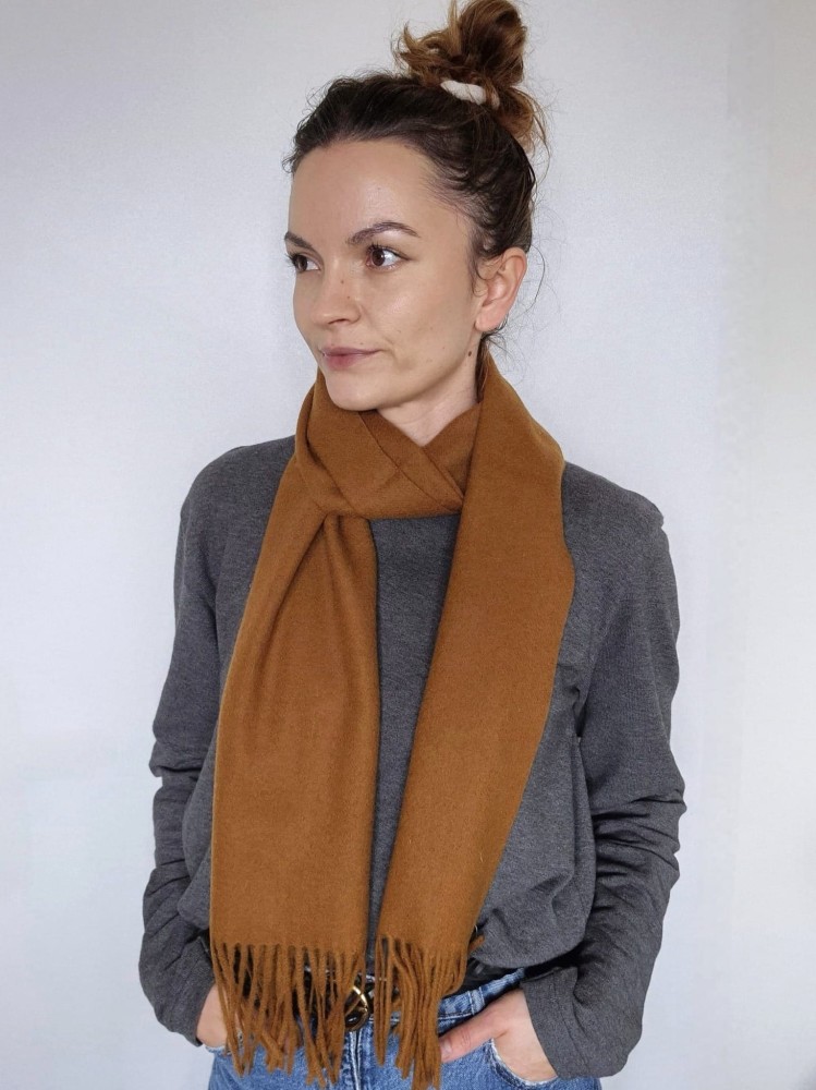 Szalik wełniany z frędzlami kolor brązowy - 100% wełna