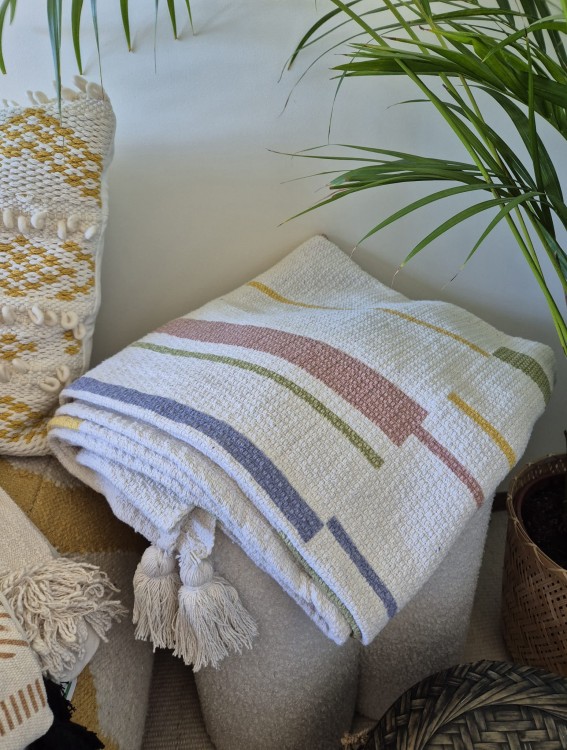 Boho koc dziecięcy z motywem kolorowych pasków 160x130