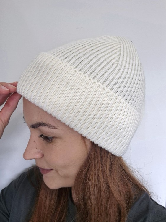 Wełniana czapka typu beanie - kolor ecru 100% wełna merino