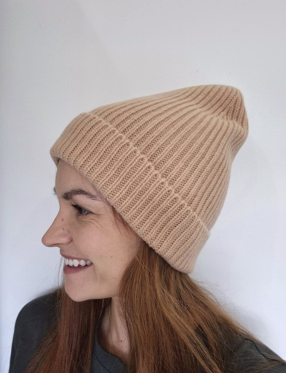 Wełniana czapka typu beanie - kolor jasny brązowy 100% wełna jagnięca