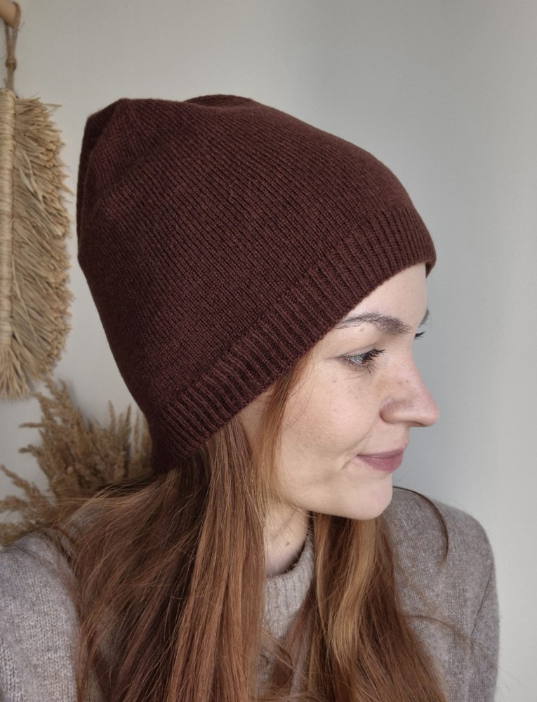 Wełniana czapka miękka o luźnym kroju 100% wełna | Kolor czekoladowy
