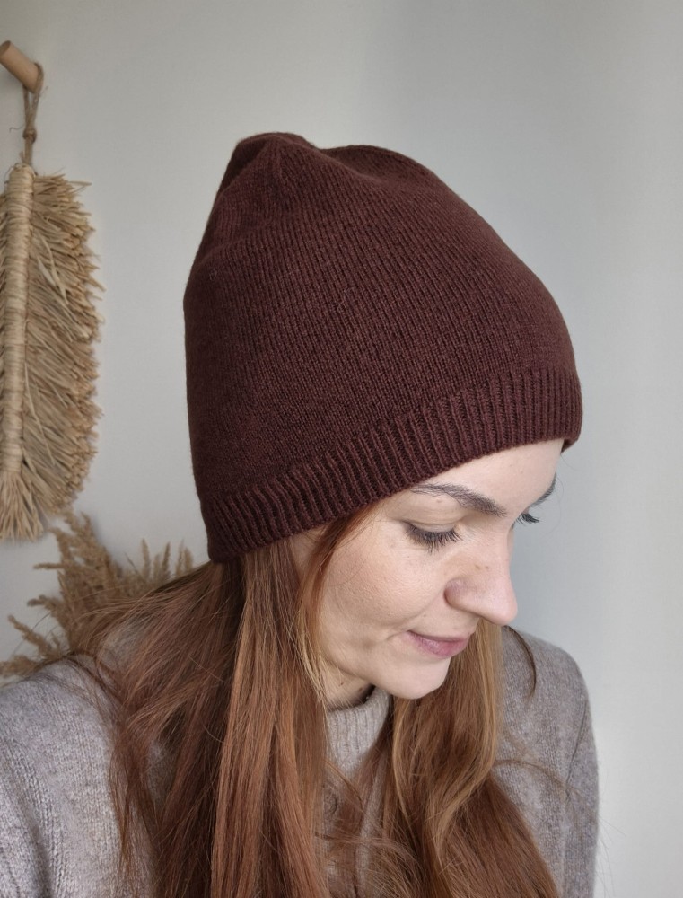 Wełniana czapka miękka o luźnym kroju 100% wełna | Kolor czekoladowy