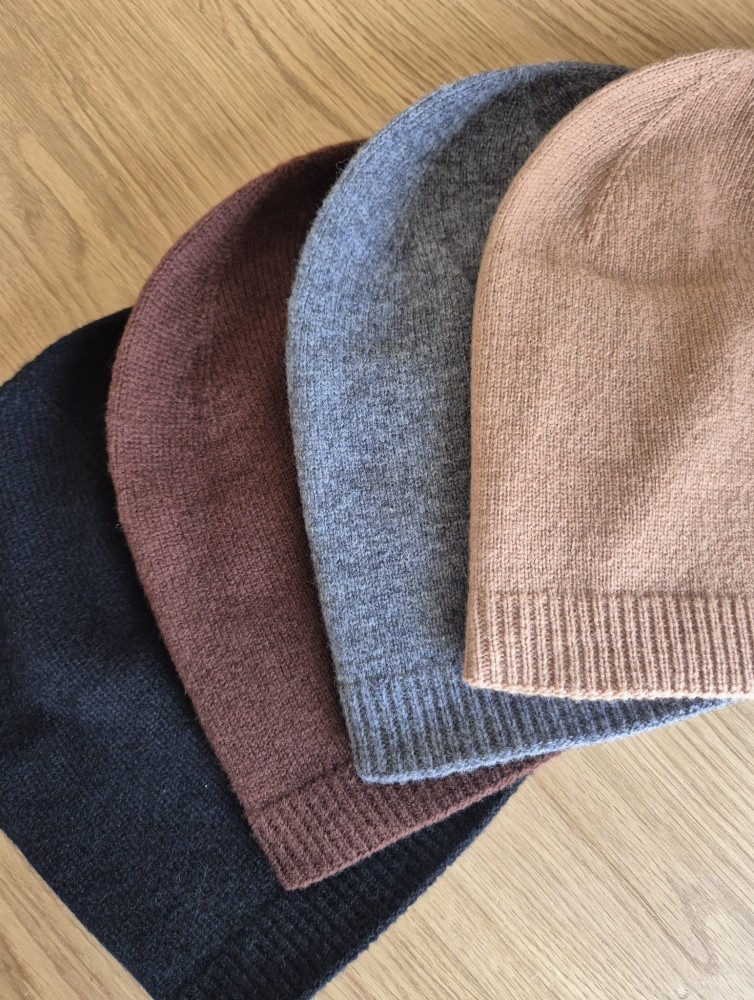 Wełniana czapka miękka o luźnym kroju 100% wełna | Kolor szary