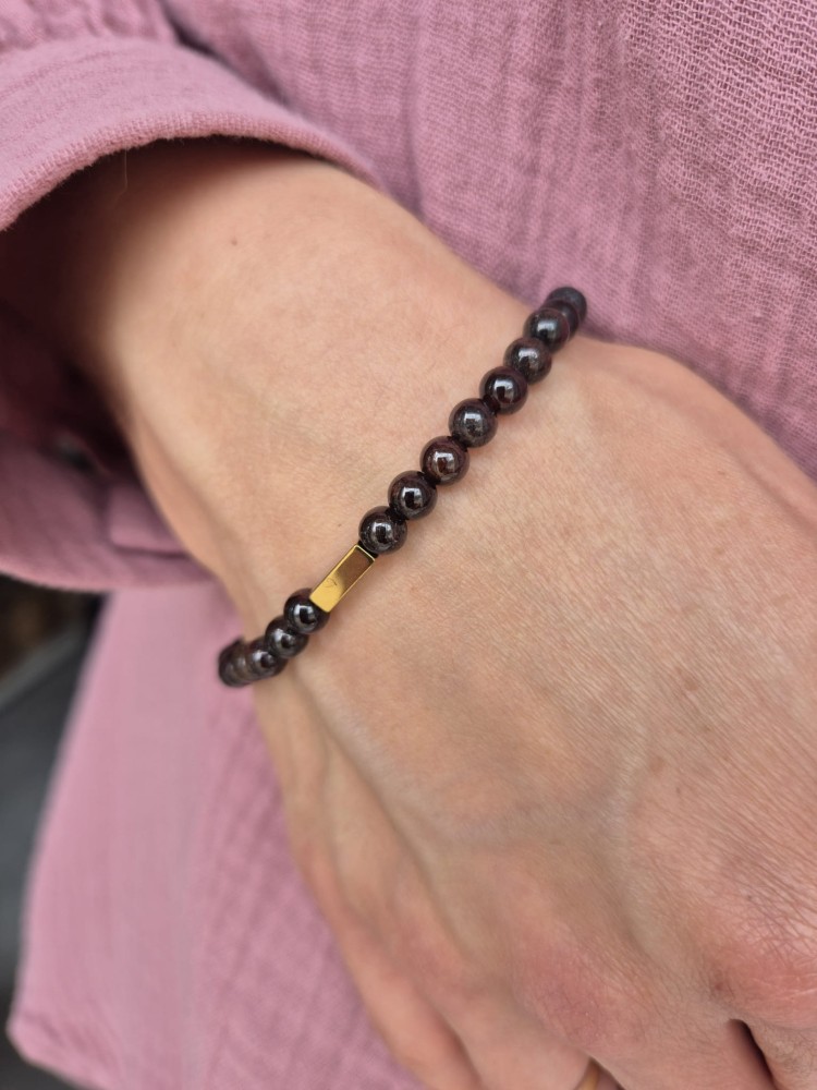 Bransoletka zodiakalna KOZIOROŻEC granat i hematyt kule 6,5mm na gumce - energia i pewność siebie